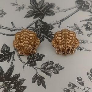 Vintage Clam Shell Gold Toned Post Earrings